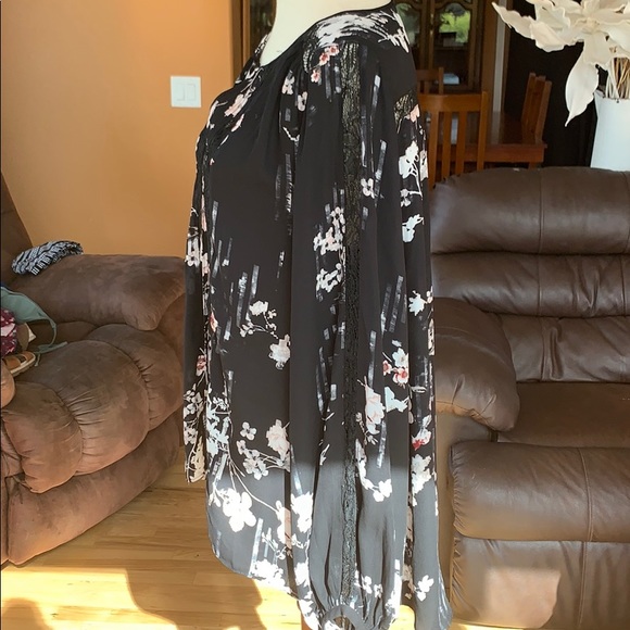 Women’s WHBM blouse - Picture 5 of 5